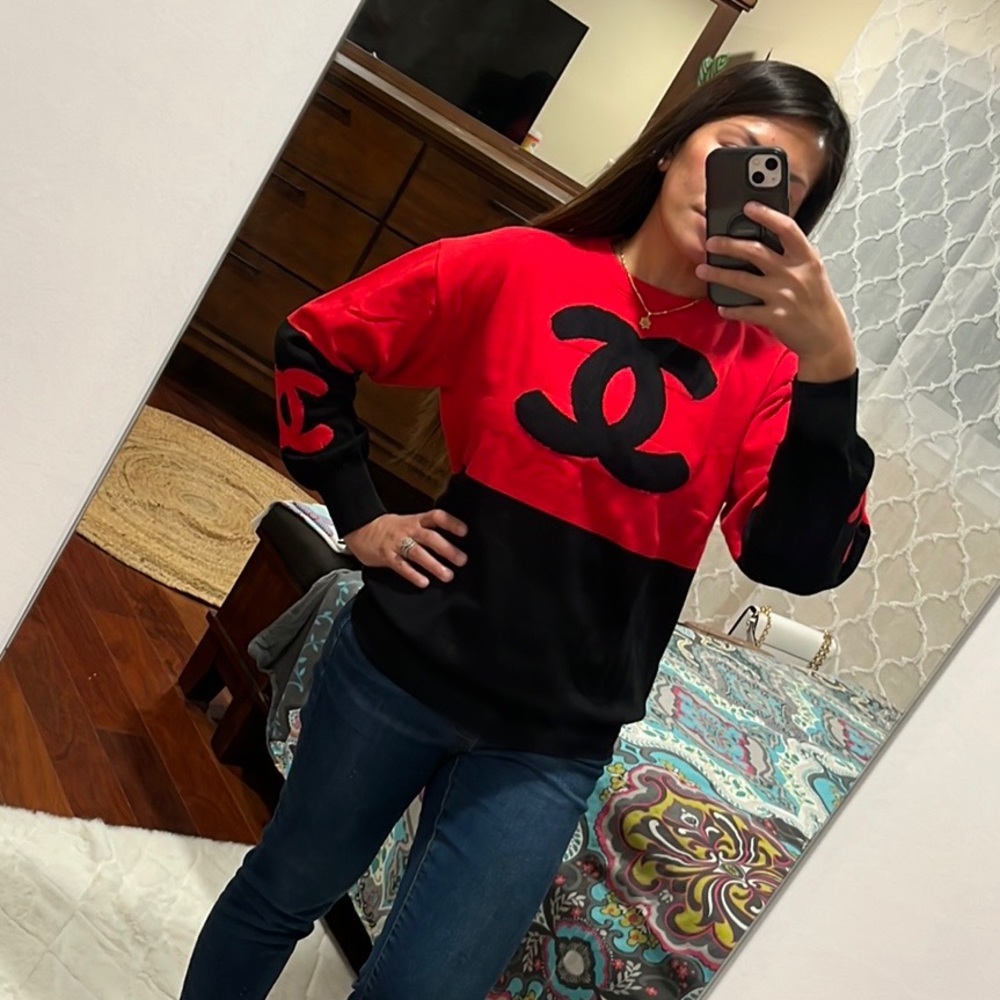 🎴Red and black sweater🎴